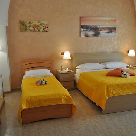 7 Contrade Bed & Breakfast Taranto Bagian luar foto