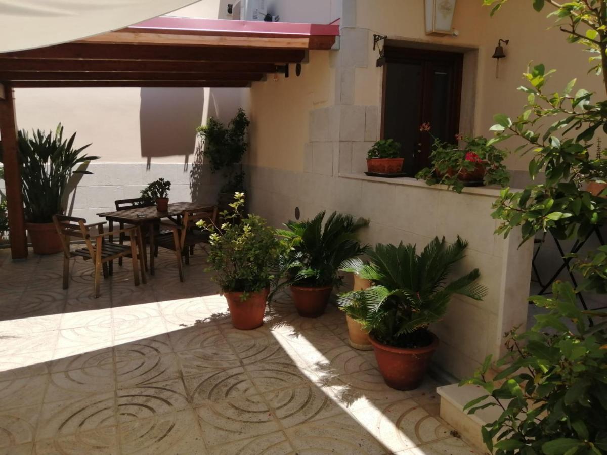 7 Contrade Bed & Breakfast Taranto Bagian luar foto