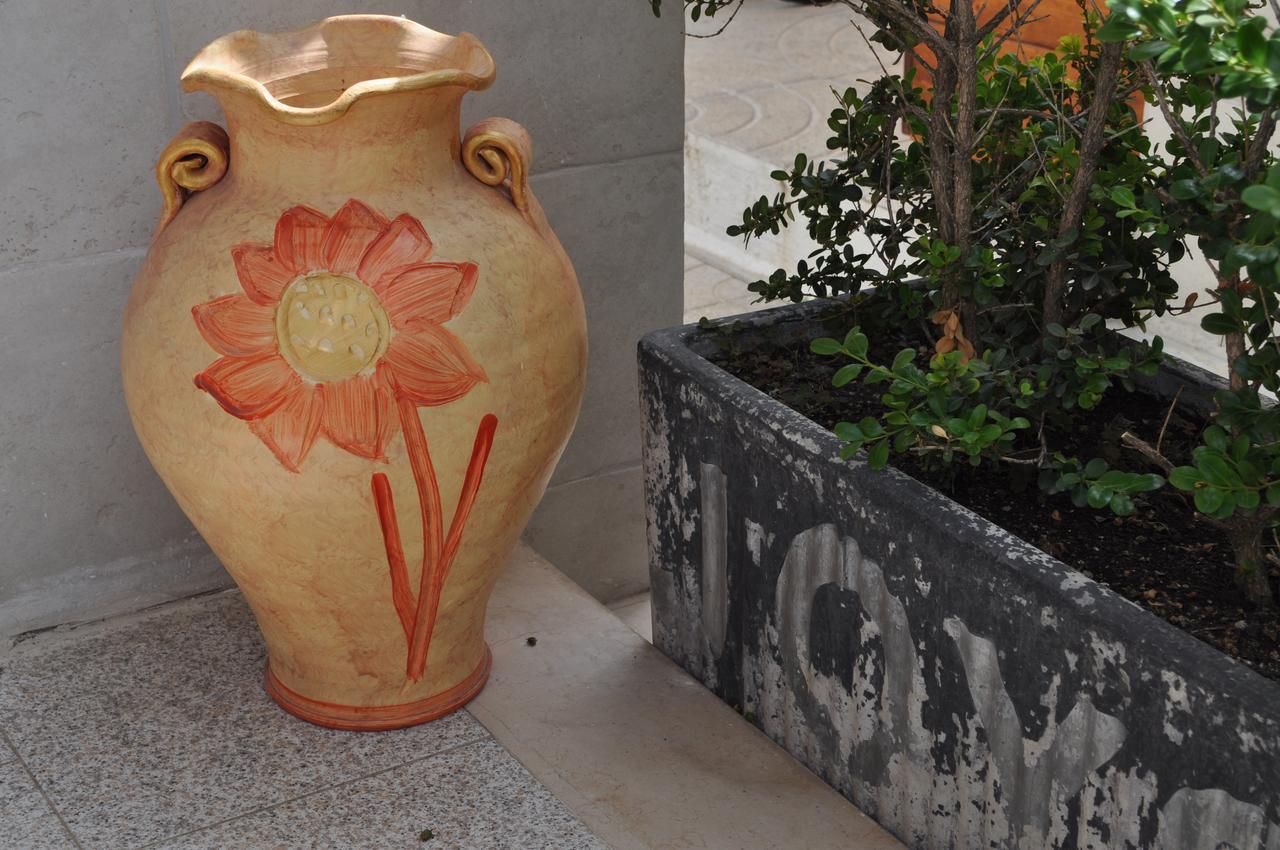 7 Contrade Bed & Breakfast Taranto Bagian luar foto